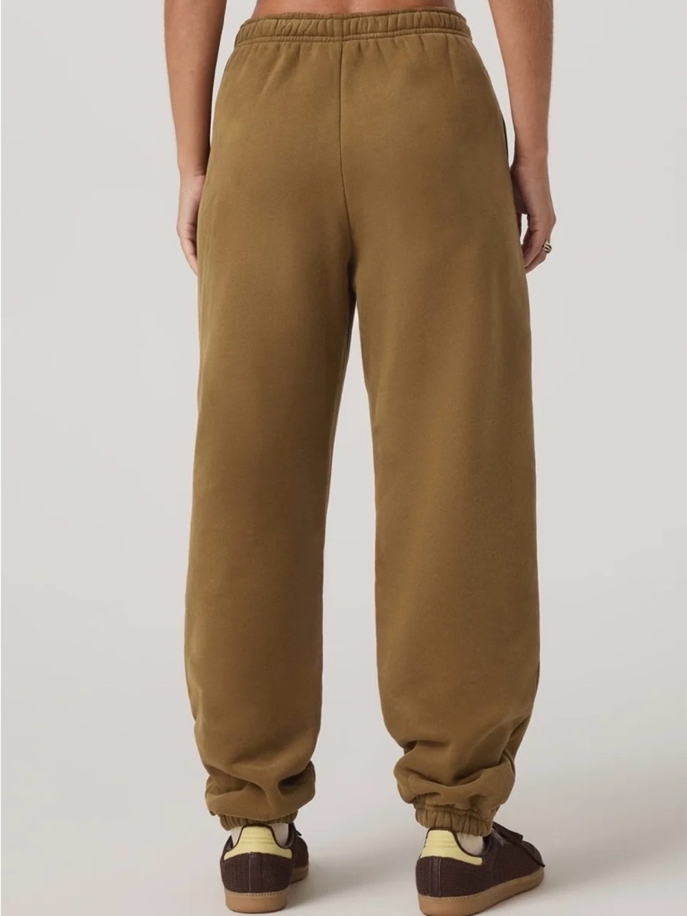 NWT VUORI Women’s Restore Classic Sweatpants in Color Rum Sz M - Picture 3 of 10